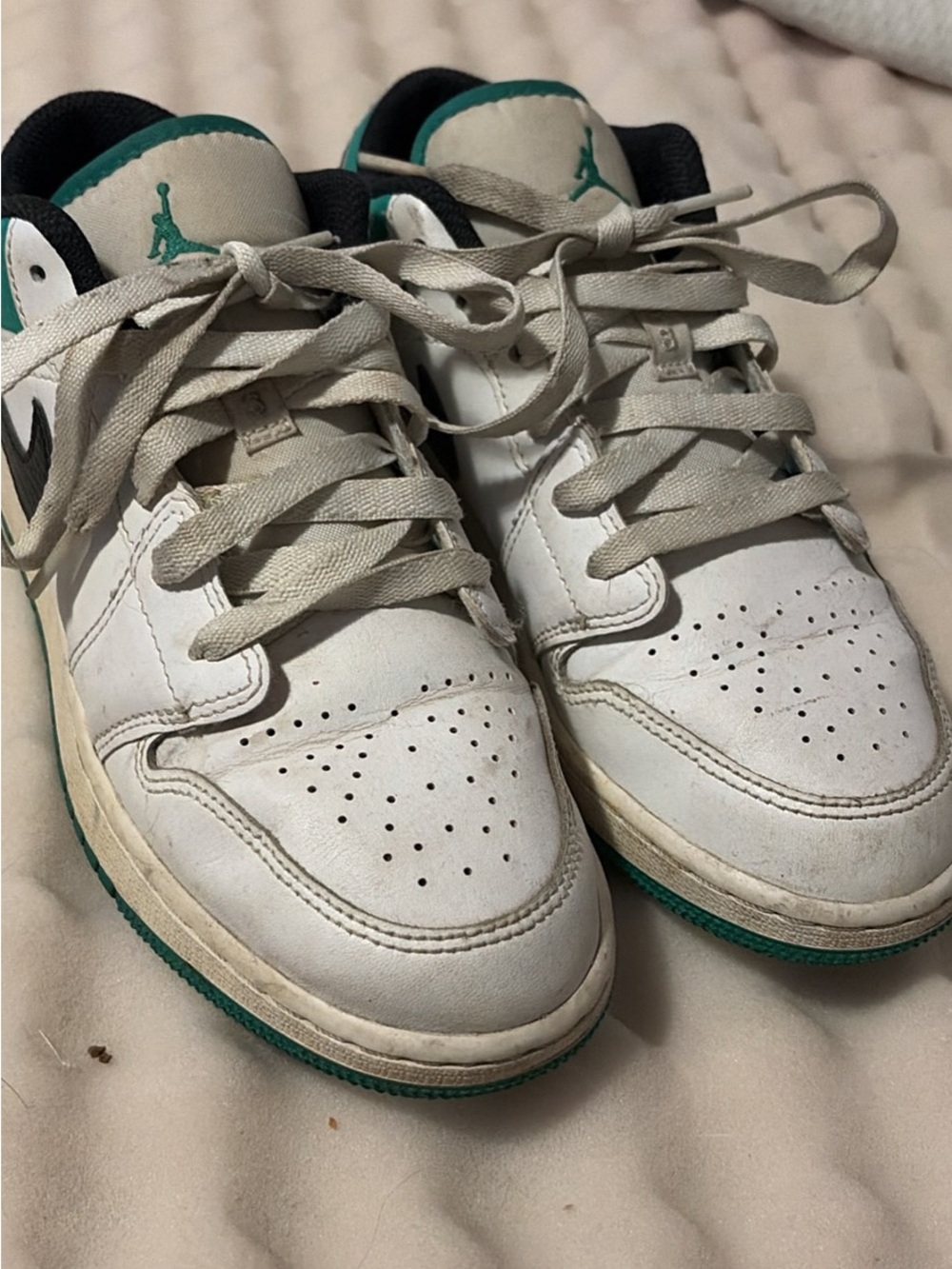 Jordan Kids White & Teal Low-Top Sneakers